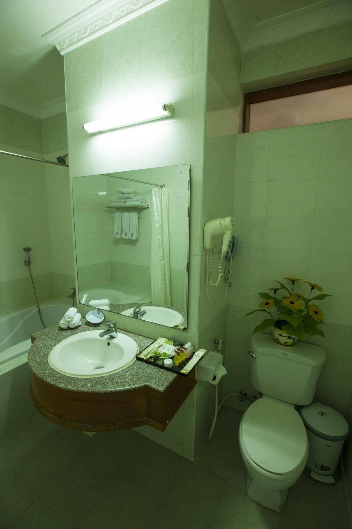 Hotel Queen Mandalay Extérieur photo