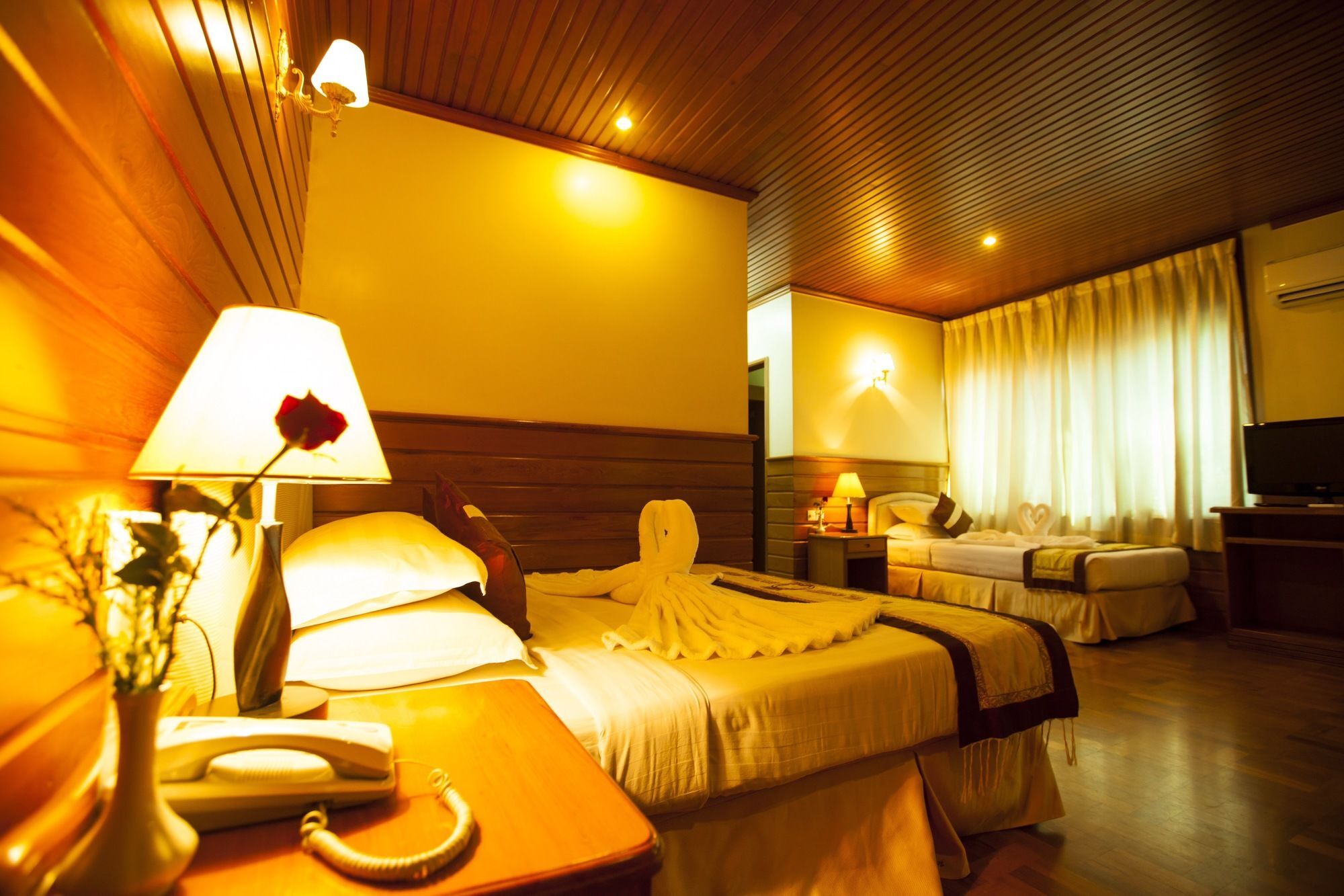Hotel Queen Mandalay Extérieur photo