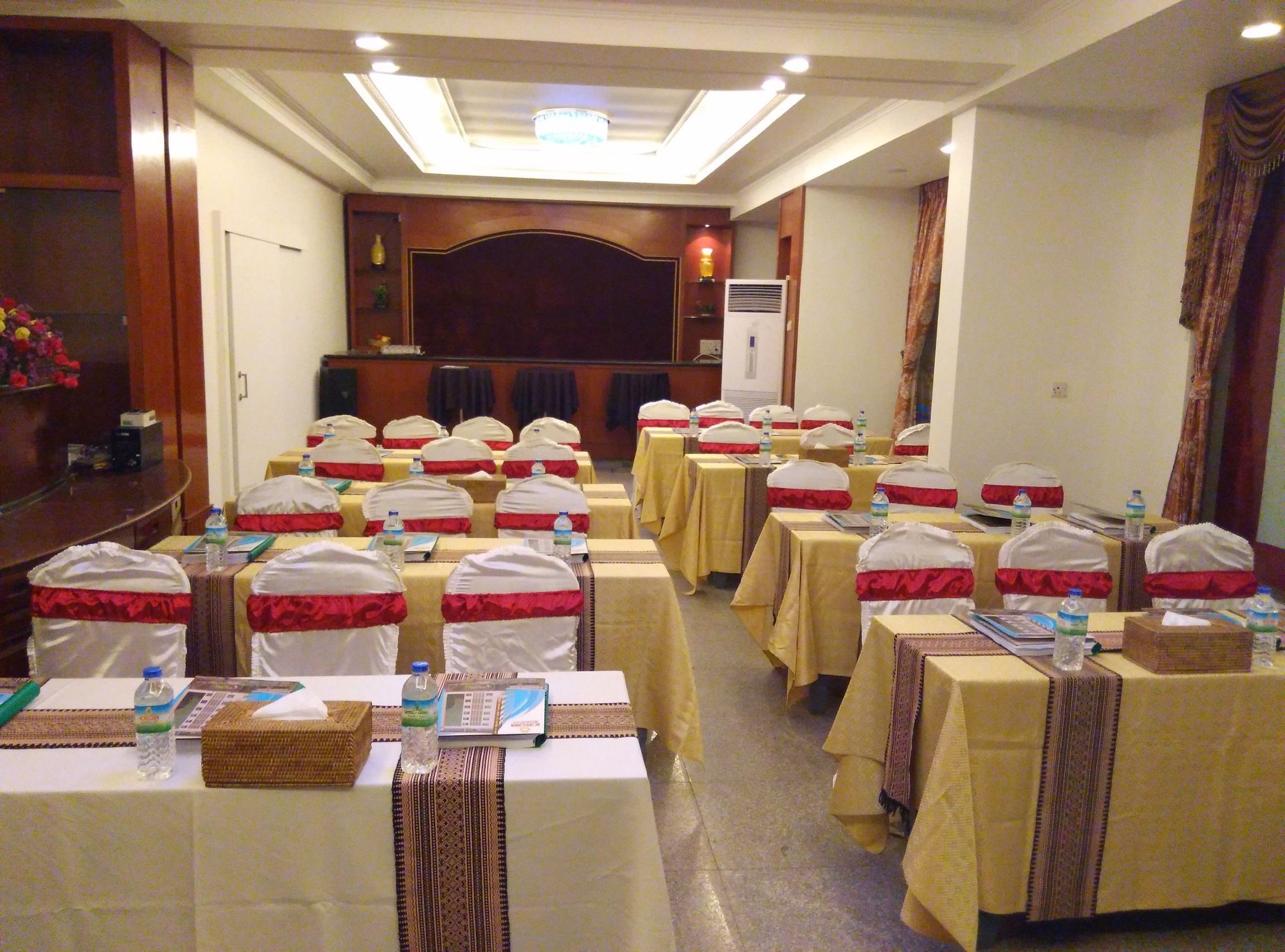 Hotel Queen Mandalay Extérieur photo