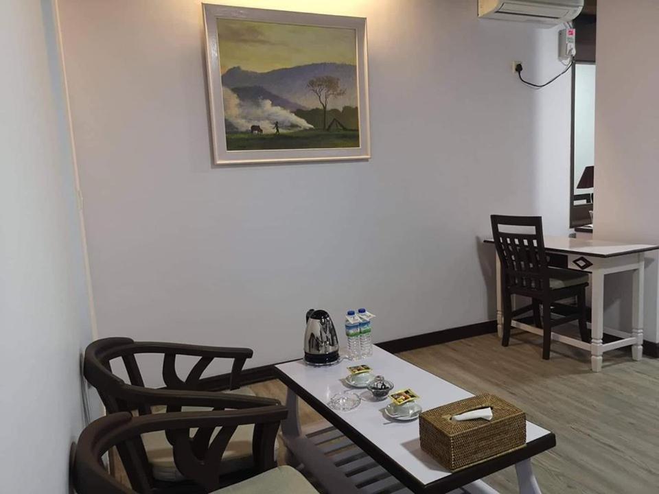 Hotel Queen Mandalay Extérieur photo